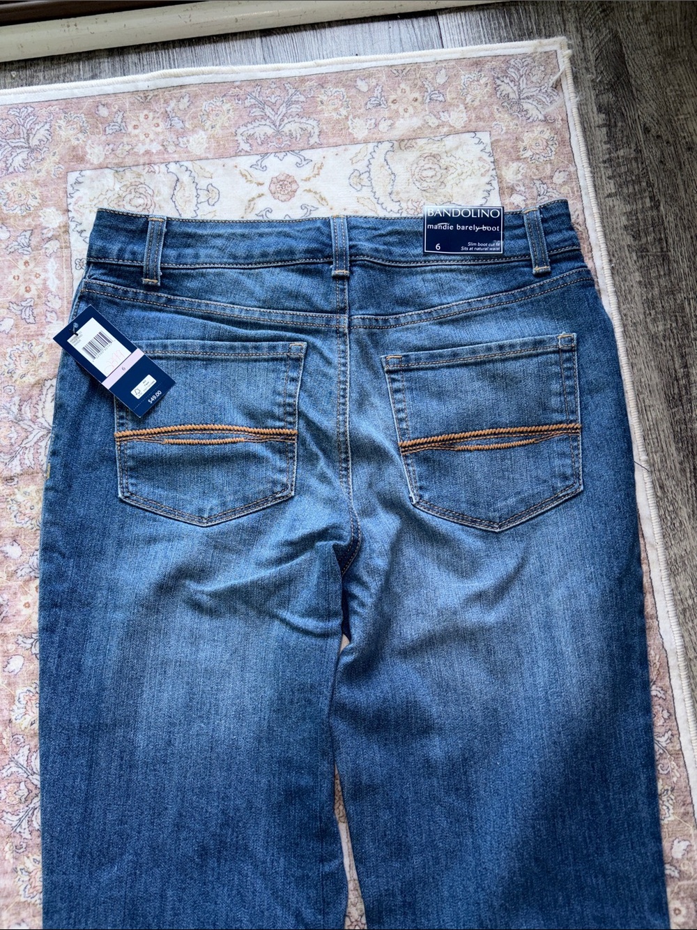 NWT Bandolino Mandie Barely Boot Slim Bootcut Fit Jeans - Women’s size 6 - Picture 6 of 6